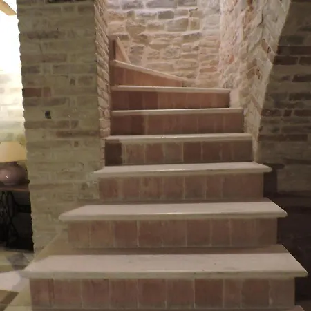 בית נופש Casa Dell'800 Al Centro Storico Medioevale